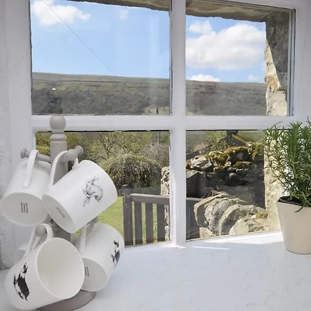 4 Bed In Kettlewell G0041 *