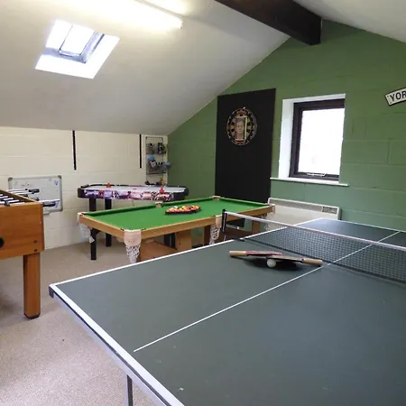 4 Bed In Kettlewell G0041 Holiday home *
